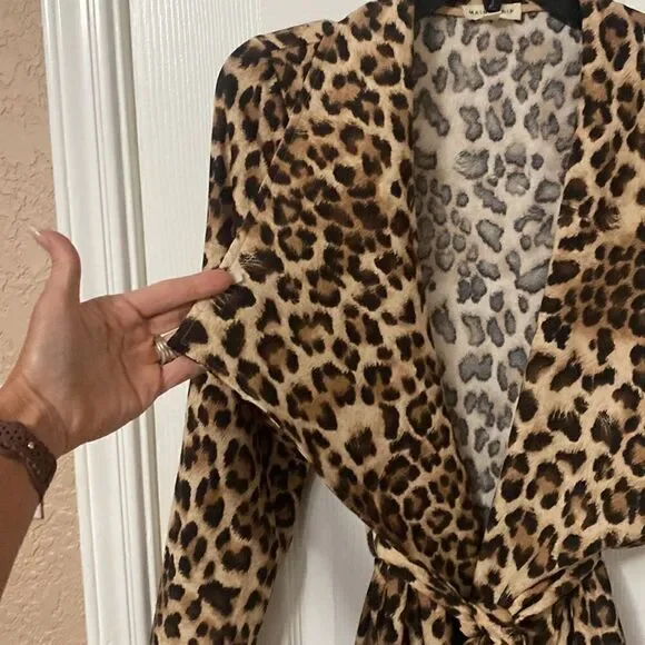 Main Strip Robe  - Picture 3 of 6